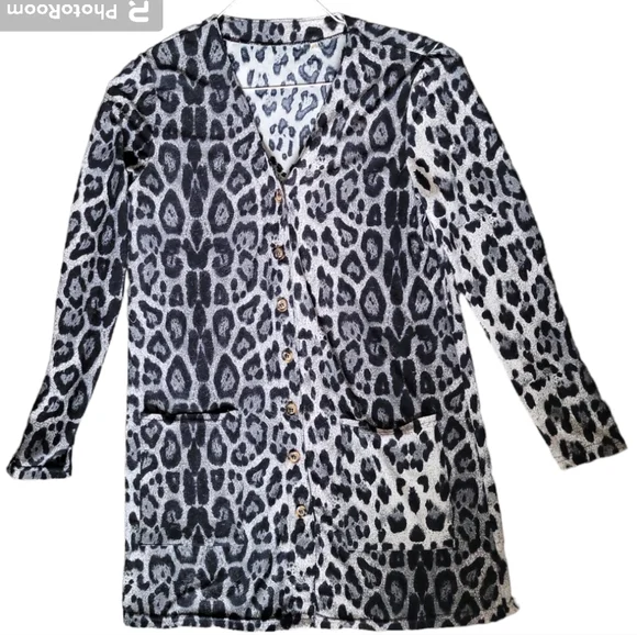 Black/Gray/White Button Front Top W Pockets - S - Picture 2 of 7